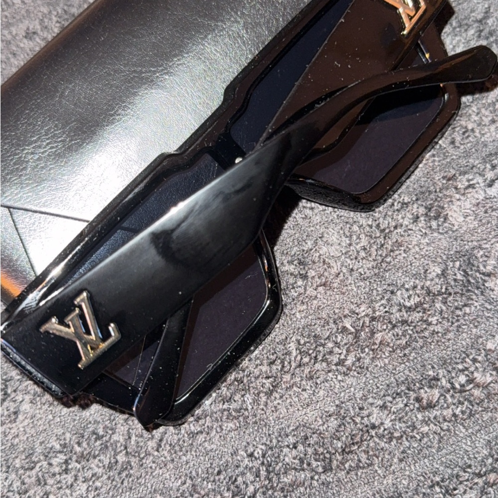 Louis Vuitton Black Sunglasses with Gold Detail - Picture 2 of 2